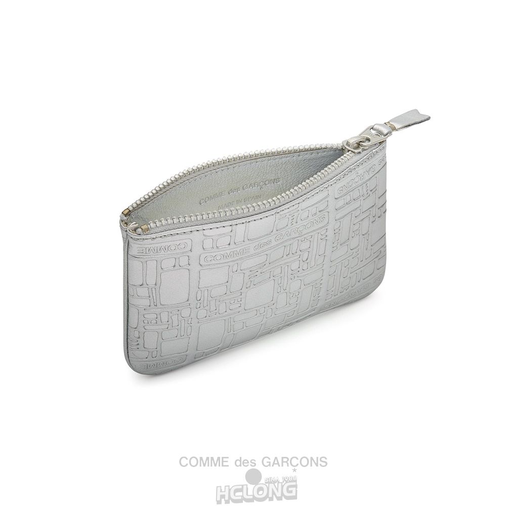 Comme Des Garcons CDG Wallet - Wallet Embossed Logo Zip Pouch - SA8100EG Embossed Logo Silber | 47903-SZCR